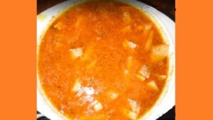 Гороховий суп у мікрохвильовій печі. Фото