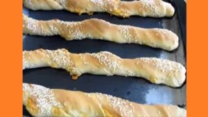 Хлібні палички з сиром у духовці. Фото