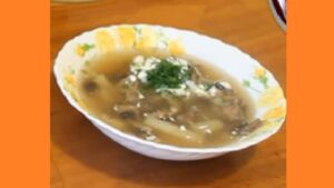 Суп з грибами у мультиварці. Фото