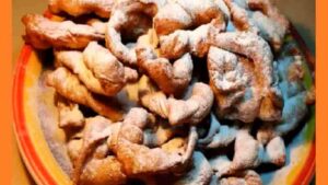 Хрусткий хворост на кефірі. Фото