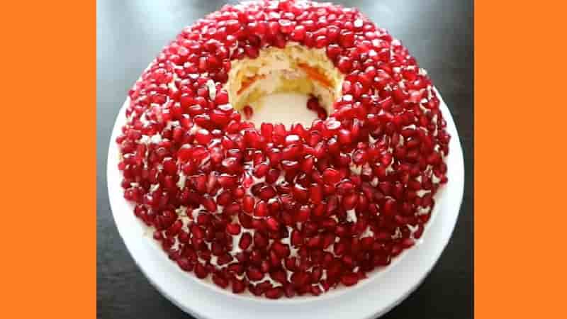 Салат из граната и курицы. Фото