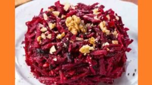 Салат из свеклы с черносливом и грецкими орехами Салат з буряка з чорносливом та волоськими горіхами. Фото