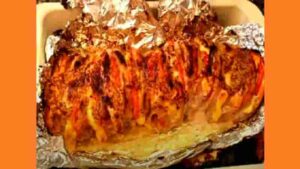 Свинина запечена у фользі у духовці. Фото