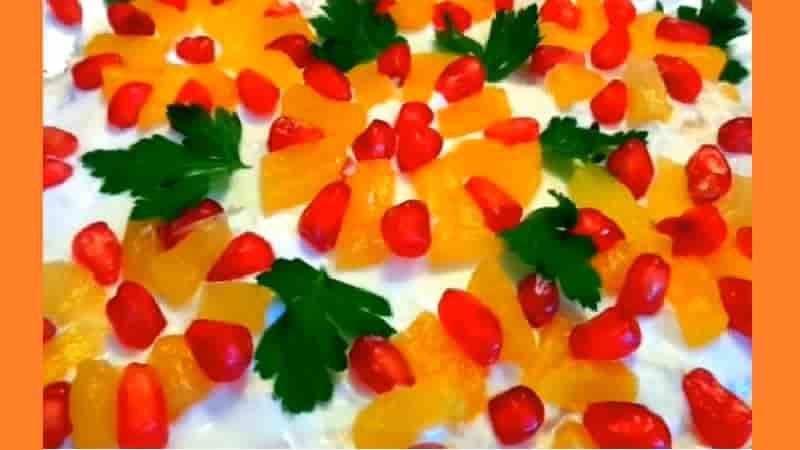 Салат с ананасом и курицей. Фото Салат с ананасом и курицей. Фото