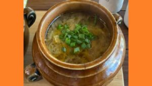 Зелені щі у горщику в духовці. Фото