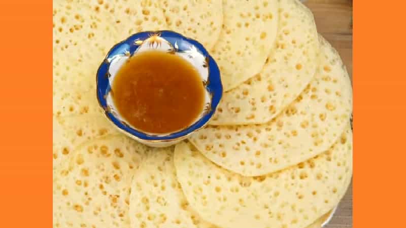 Дрожжевые блины на манке. Фото