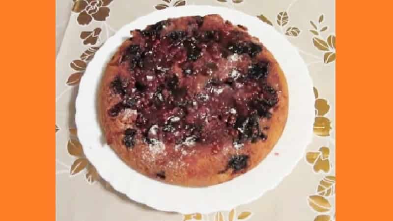 Пирог с вишней в мультиварке. Фото Пирог с вишней в мультиварке. Фото
