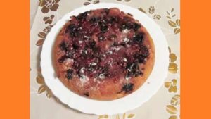 Пиріг з вишнею в мультиварці. Фото