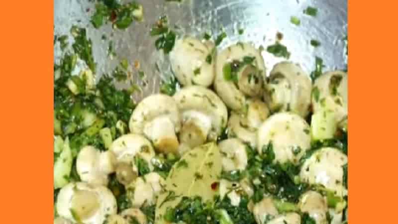 Соленые шампиньоны. Фото