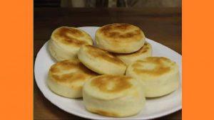 Молочный хлеб на сковороде без дрожжей Молочный хлеб на сковороде. Фото