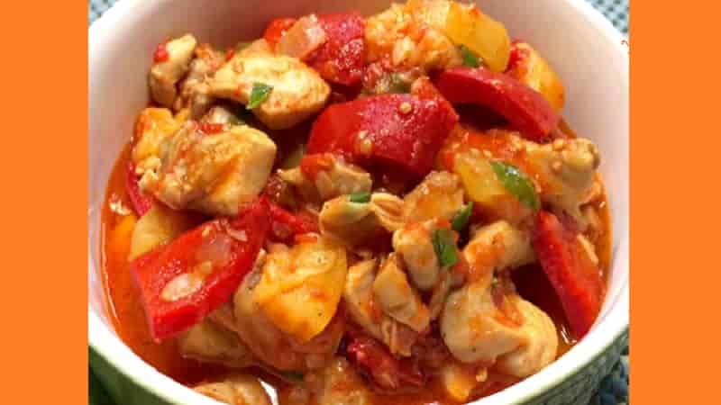 Курица с овощами на сковороде. Фото Курица с овощами на сковороде. Фото