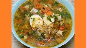 Курячий суп з консервованою кукурудзою. Фото