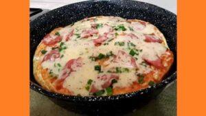 Пицца из хлеба на сковороде Пицца из хлеба на сковороде. Фото