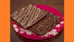 Шоколадні вафлі у вафельниці. Фото