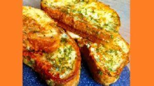 Сырные гренки на сковороде на завтрак Сырные гренки на сковороде. Фото