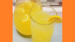 Домашній лимонад з лимона та м'яти. Фото