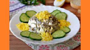 Салат із морської капусти та яєць. Фото