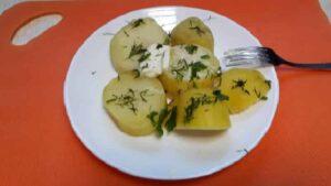 Картопля на пару в мультиварці Картопля на пару в мультиварці. Фото