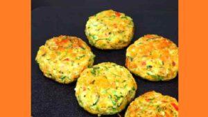 Оладьи из кабачков с чесноком на сковороде Оладьи из кабачков с чесноком. Фото