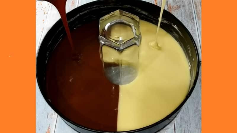 Пиріг День та Ніч на кефірі в духовці. Фото