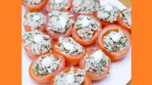 Закуска на помидорах на скорую руку Закуска на помидорах на скорую руку. Фото