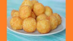 Сирні кульки у фритюрі. Фото