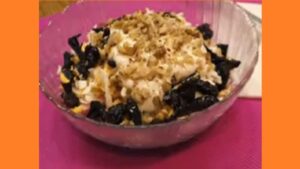Салат із чорносливом та волоськими горіхами Салат з чорносливом та волоськими горіхами. Фото
