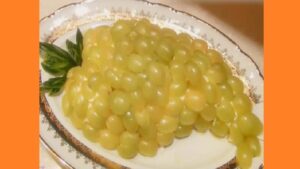 Салат с куриным филе и виноградом Салат з курячим філе та виноградом. Фото