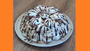 Торт із пряників та бананів без випічки. Фото