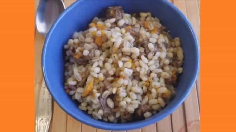 Перловка с тушенкой в мультиварке. Фото