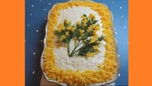 Салат з рибними консервами. Фото