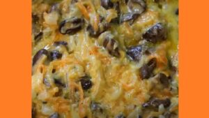 Тушковані курячі серця на сковороді. Фото