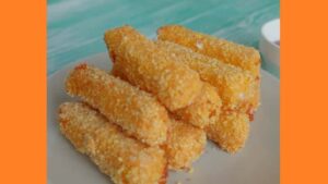 Жареный сыр в кляре в панировке. Фото