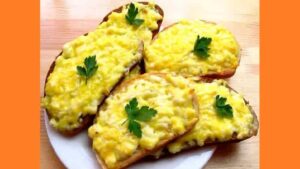 Бутерброды с яйцом в микроволновке. Фото