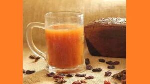 Домашний квас из ржаного хлеба на дрожжах Домашній квас із житнього хліба на дріжджах Фото