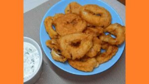 Кальмари у клярі у фритюрі. Фото