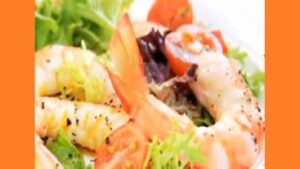 Салат с креветками и авокадо. Фото