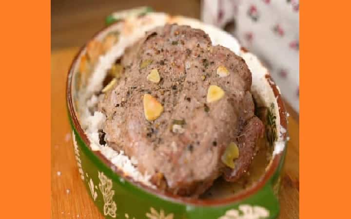 Свинина запеченная в соли в духовке. Фото