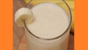 Коктейль из мороженого и сока. Фото