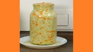 Квашена капуста у банках. Фото