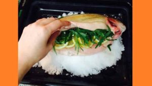 Рыба запеченная в духовке на соли Риба запечена в духовці на солі. Фото