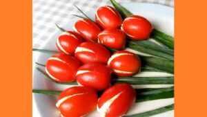 Салат Тюльпани з помідорів. Фото