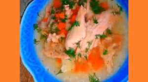 Юшка з хребтів лосося. Фото