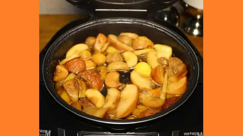 Узвар из сухофруктов в мультиварке. Фото