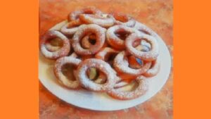 Апельсиновые пончики во фритюре. Фото