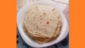 Тонкий лаваш на сковороде. Фото