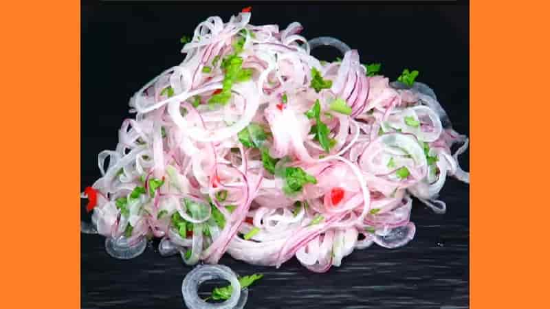 Маринована цибуля для закуски. Фото Маринована цибуля для закуски. Фото