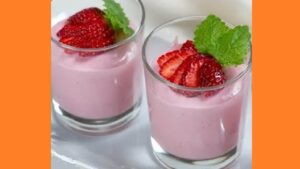 Десерт із молока та полуниці Десерт із молока та полуниці. Фото