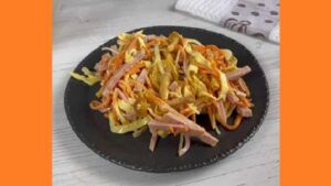 Салат с грибами и колбасой Салат с грибами и колбасой. Фото