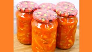 Салат из кабачков и сладкого перца Салат з кабачків та солодкого перцю. Фото